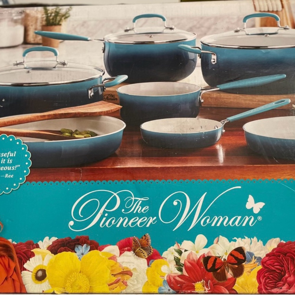Pioneer woman ceramic cookware set